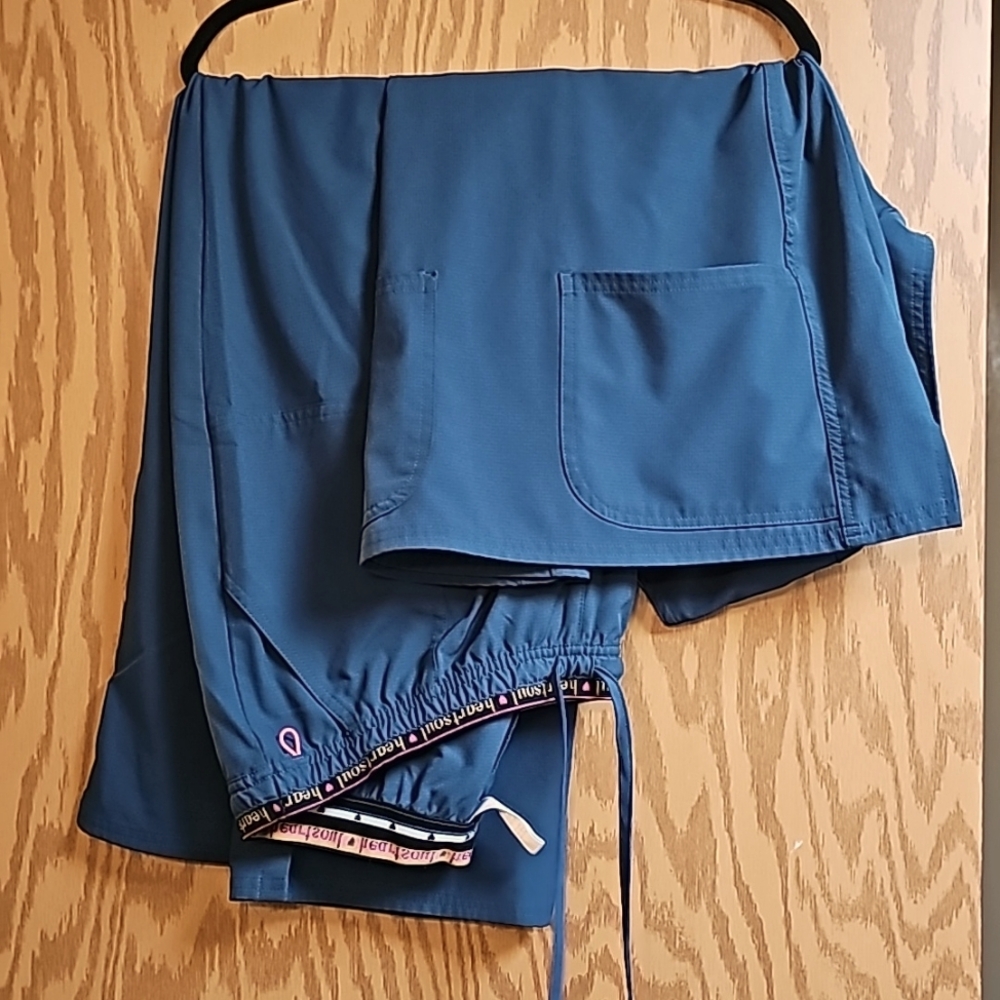 Scrub set - Picture 3 of 3